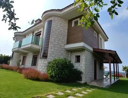 Alacati Havuzlu * Çeşme