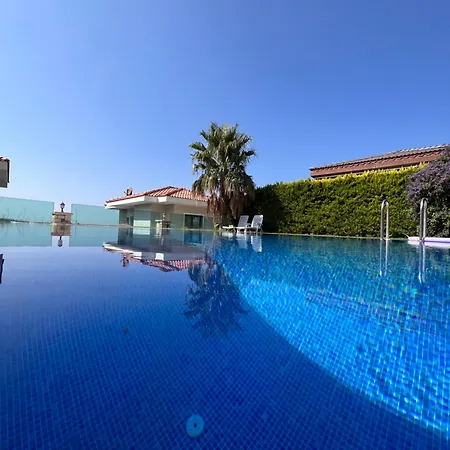 Alacati Havuzlu Villa *