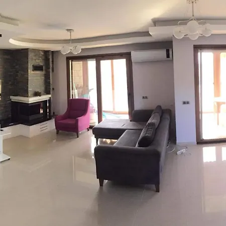 Alacati Havuzlu Villa Çeşme