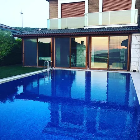 Alacati Havuzlu Çeşme