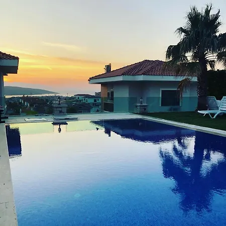 Alacati Havuzlu Villa *