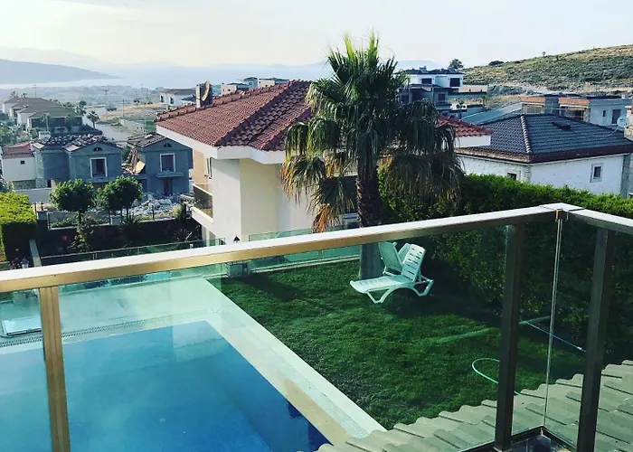 Alacati Havuzlu Villa