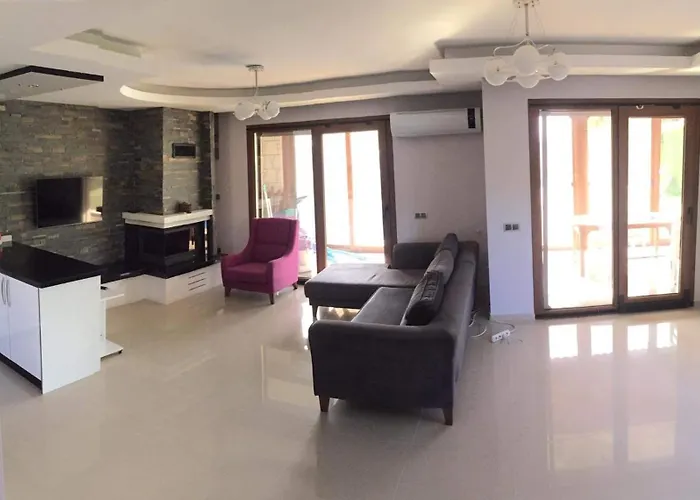 Alacati Havuzlu Villa Çeşme