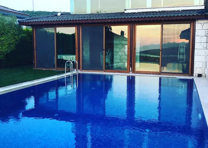 Alacati Havuzlu Çeşme